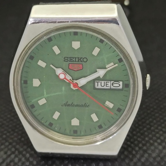 Vintage 1975 Seiko 5 Automatic Mens Silver Watch W/Green Face & Leather Strap - Picture 4 of 8